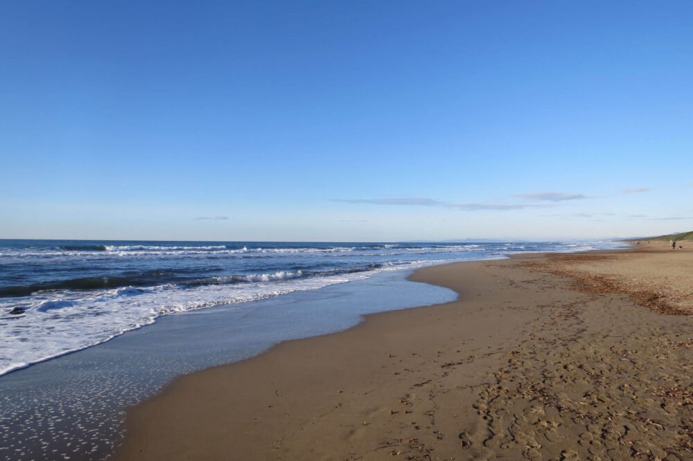 wonderful wide sandy beach in san vincenzo
