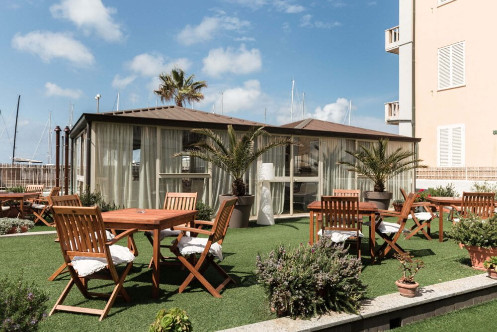 summerhouse with outdoor table by the sea in san vincenzo