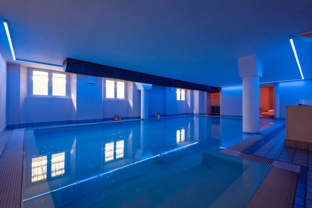 indoor heated pool in hotel with apartments in san vincenzo