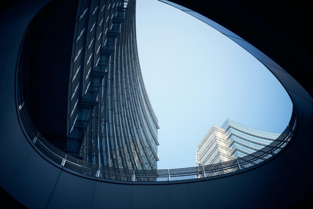 hotel in milan nearby shopping center