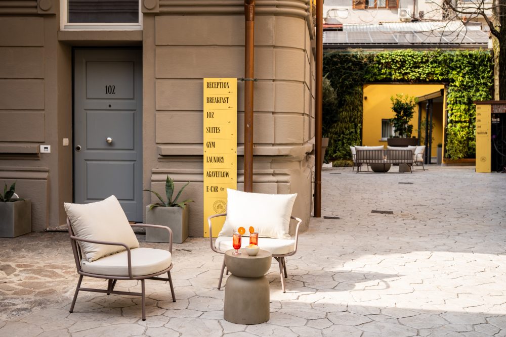 Inner courtyard to enjoy breakfast or aperitif in a green little oasi