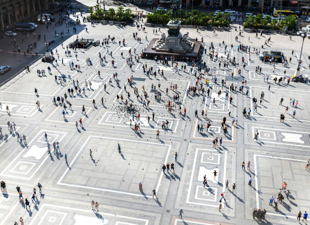 Discover Milan by foot Duomo square
