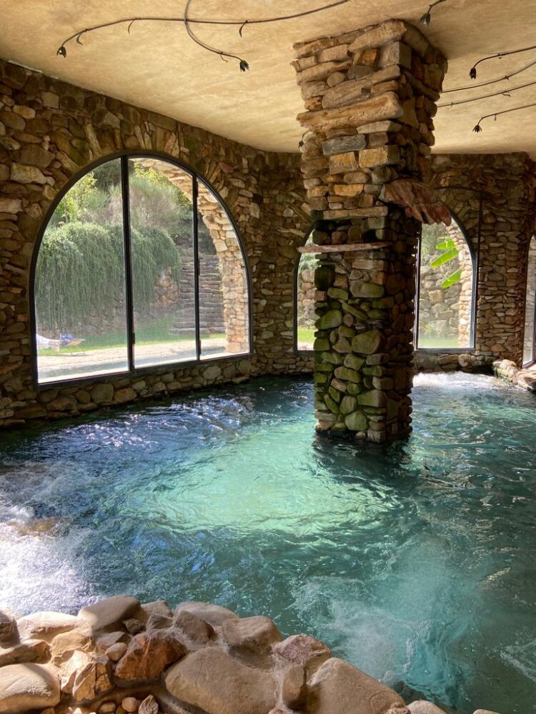 indoor pool with hydromassage in the thermal spa la cerreta near San Vincenzo
